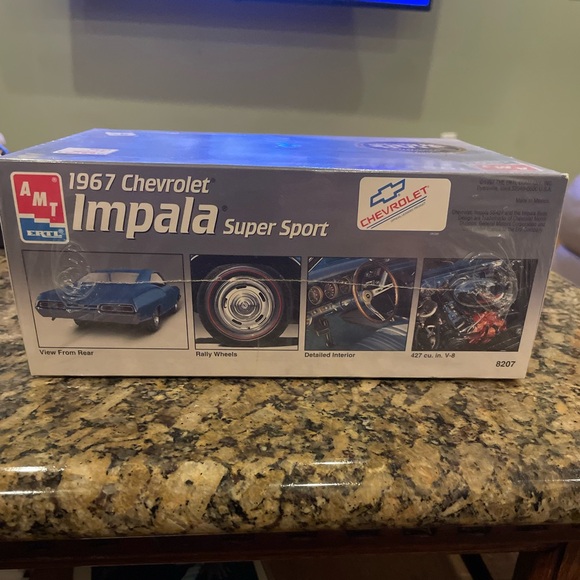 1967 Chevrolet Impala Super Sport AMT 1/25 Scale Kit #8207, Complete & Unstarted - Picture 2 of 6